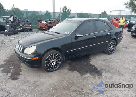 2004 Mercedes-Benz C 320 4Matic из США, поврежденный, VIN WDBRF84J54F448386